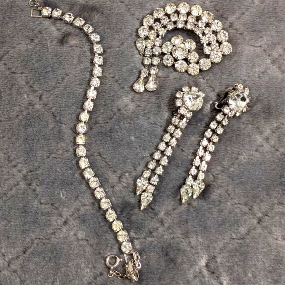 Jewelry - Vintage 1950's Rhinestone Set- Earrings, Brooche, Bracelet